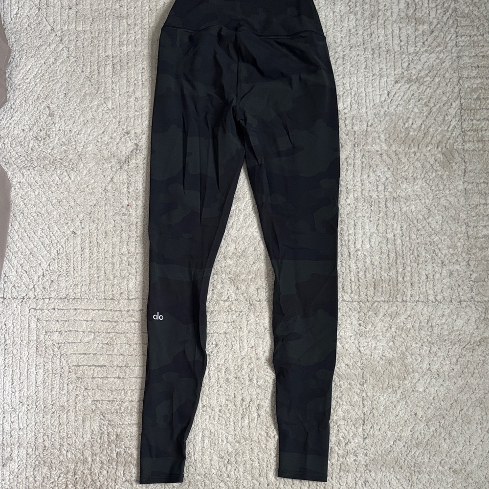 ALO Yoga Dark Camouflage Leggings